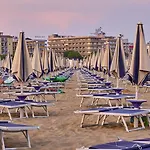 Comfortable With A Shared Pool-beahost Apartmán *