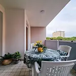 Comfortable With A Shared Pool-beahost Apartmán *