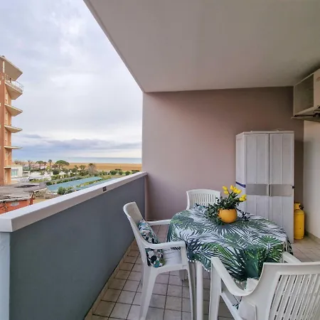 Comfortable With A Shared Pool-beahost Apartment *