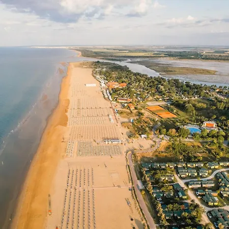 Comfortable With A Shared Pool-beahost Apartmán Bibione